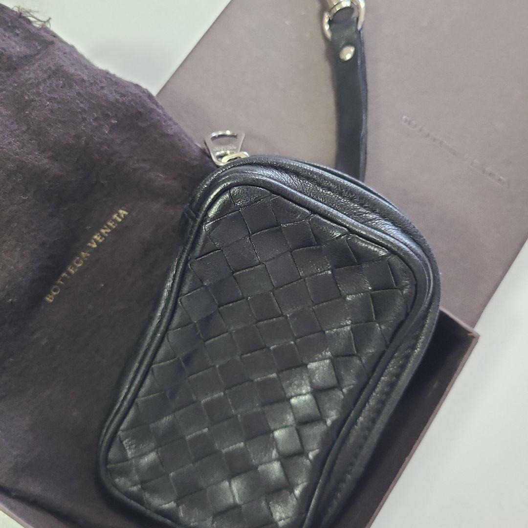 BOTTEGA VENETA イントレチャート ブラック レザー キーケース
