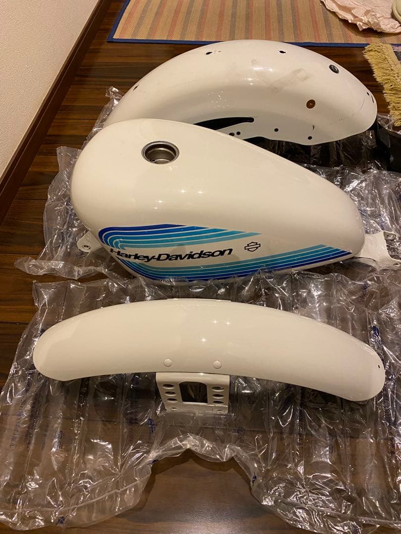 美品！ハーレーxl1200ns純正タンク・フロントリアフェンダーセット白