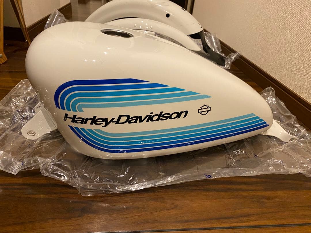 美品！ハーレーxl1200ns純正タンク・フロントリアフェンダーセット白