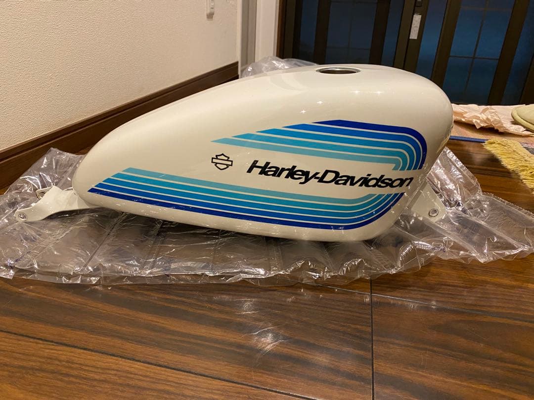 美品！ハーレーxl1200ns純正タンク・フロントリアフェンダーセット白