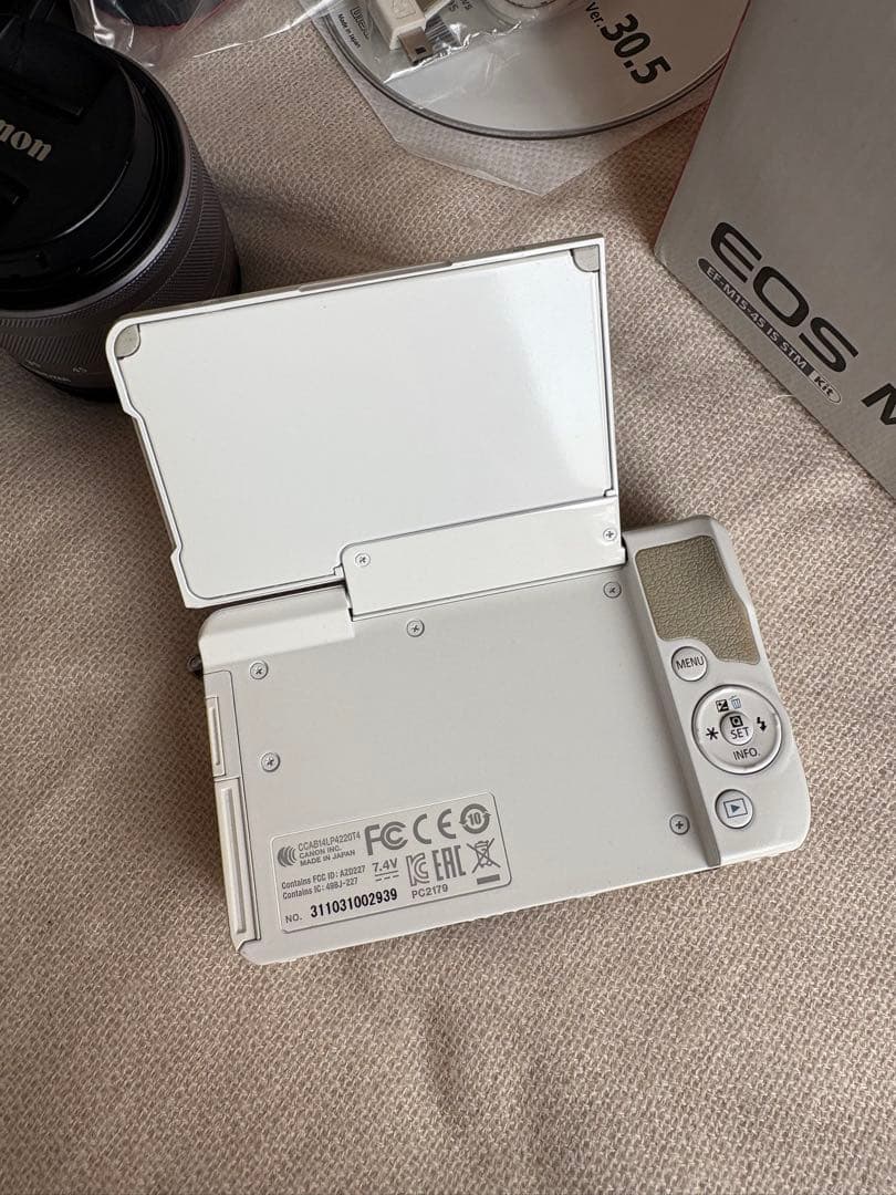 Canon ミラーレス一眼カメラ EOS M10 レンズキット(ホワイト)