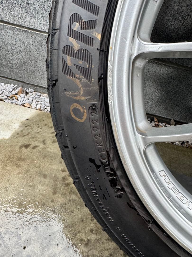 送料込エンケイPF01 PCD114.3 18インチアルミ&タイヤ 4本セット