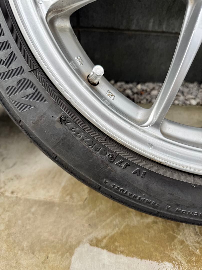 送料込エンケイPF01 PCD114.3 18インチアルミ&タイヤ 4本セット