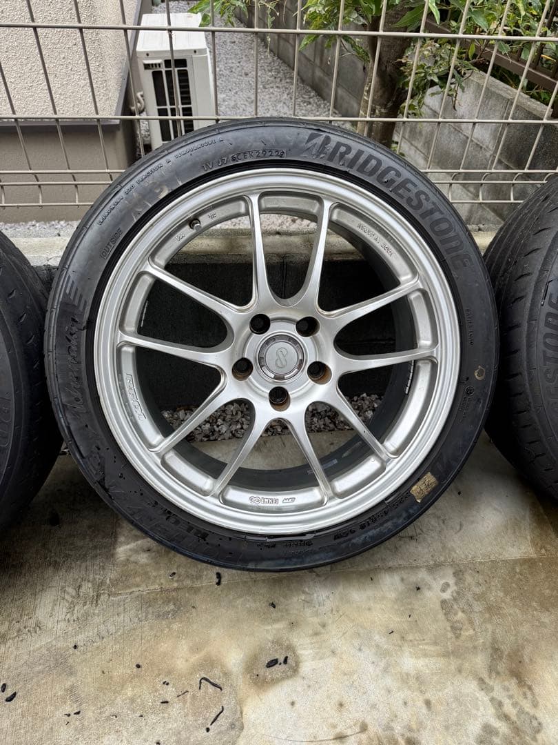 送料込エンケイPF01 PCD114.3 18インチアルミ&タイヤ 4本セット