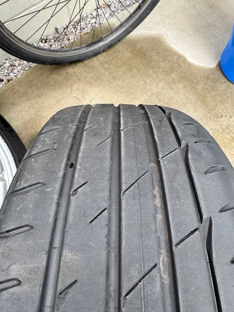 送料込エンケイPF01 PCD114.3 18インチアルミ&タイヤ 4本セット