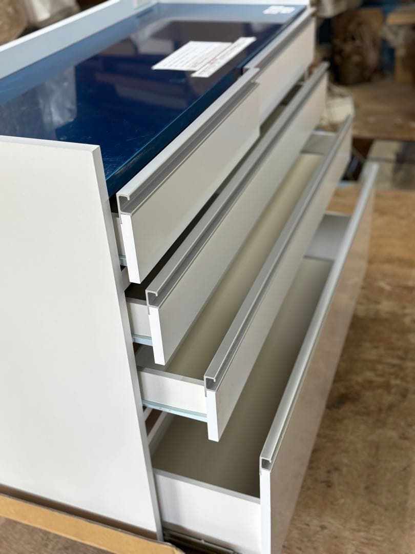 大型ホワイト全面鏡面ポリ製食器棚 4段