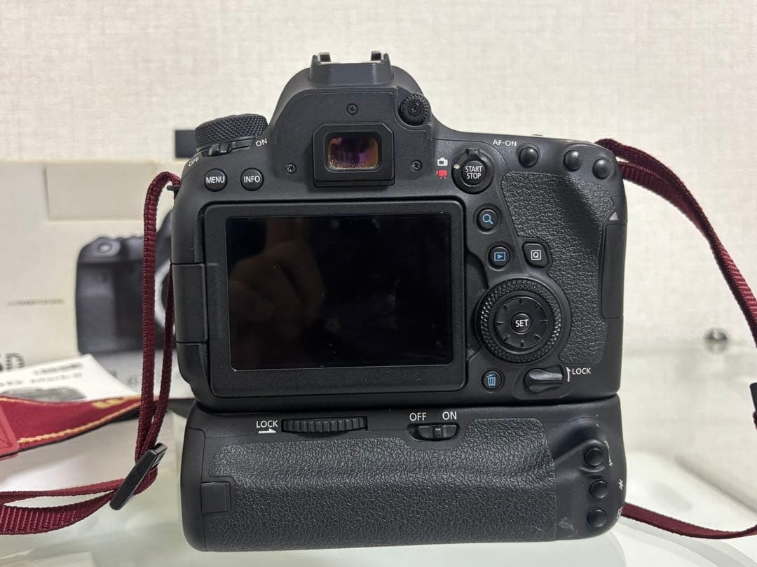 EOS 6D Mark II 純正バッテリーグリップ、純正バッテリー2個付