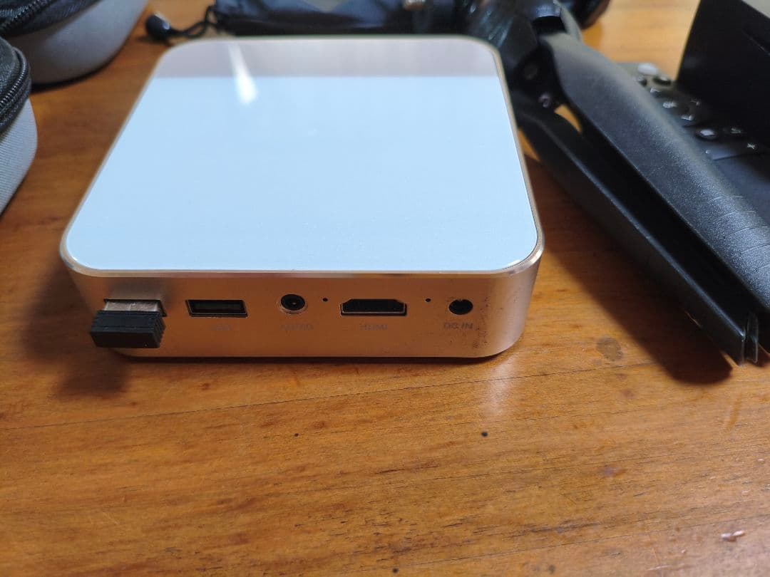 カべー二PRO プロジェクター本体 Wi-Fi/Bluetooth対応　値下げ