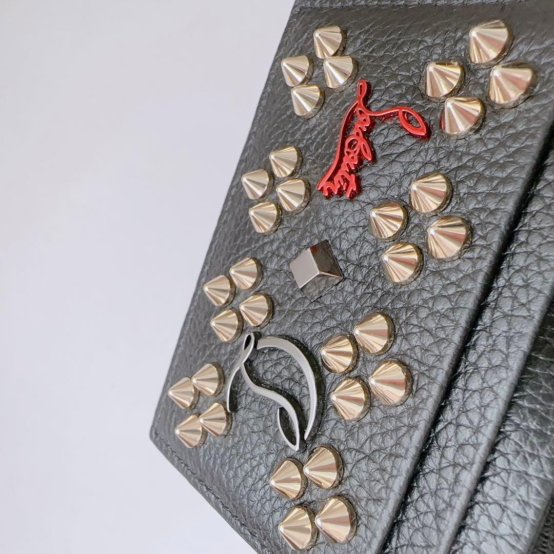 ルブタン　スパイクスタッズ　カードケース　カード入れ　定期入れ　ミニ財布　極美品