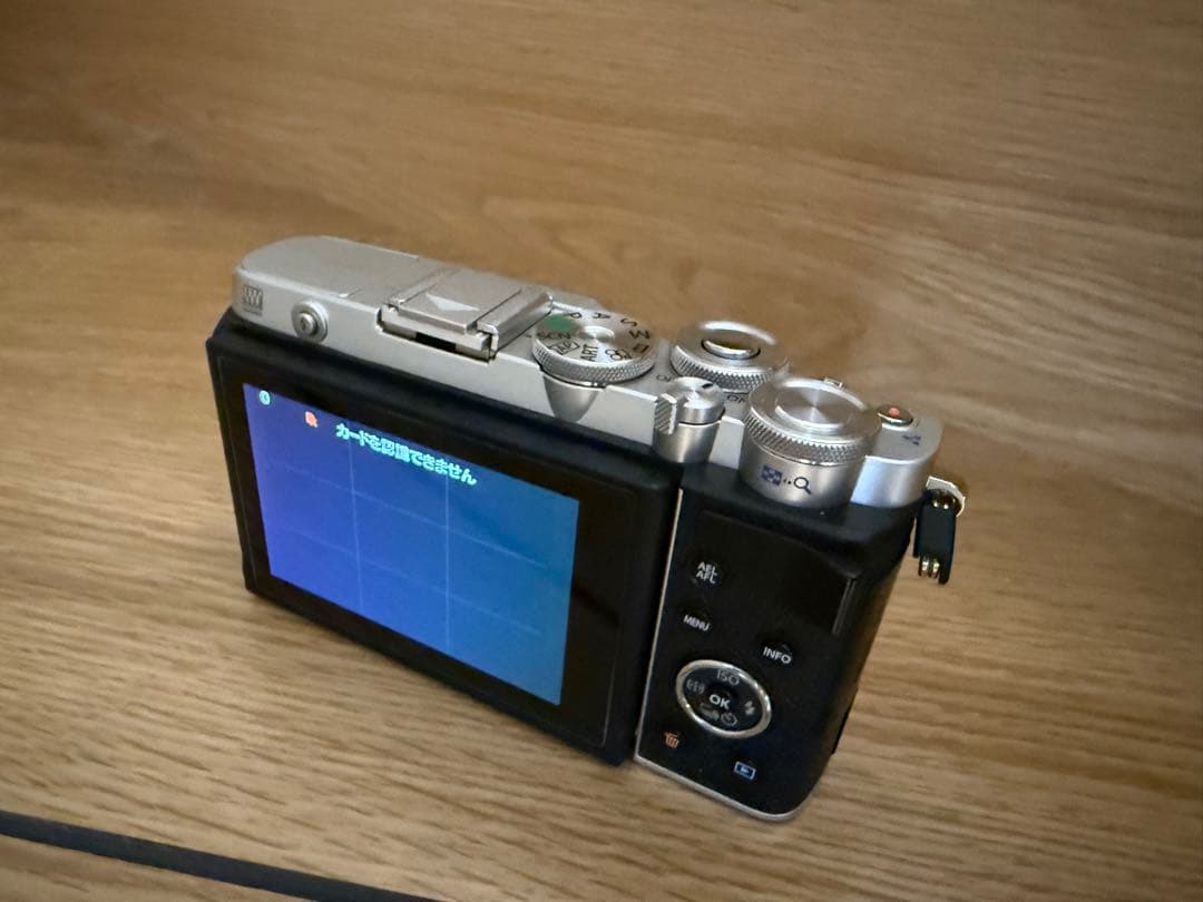 OLYMPUS PEN E-P7 ダブルズーム 美品 外箱保証書付