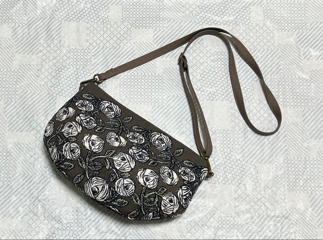 スペシャル価格＊ハンドメイド ミナペルホネン rosy コロりんポシェット