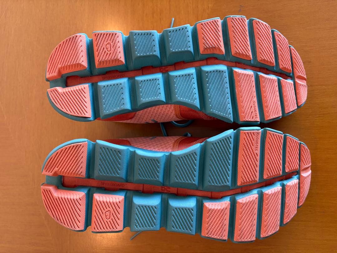 スパイク・シューズ ON c cloud X