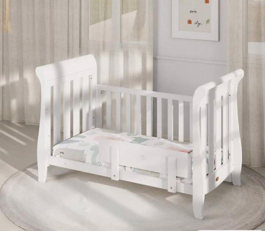 6歳まで使えるBoori Sleigh ベビーベッドとマットレスセット