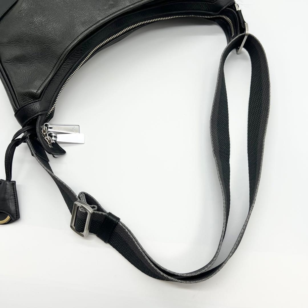 美品✨アニアリ　ボディバッグ　ハーフムーン　レザー　ブラック　バルケッタ　迷彩