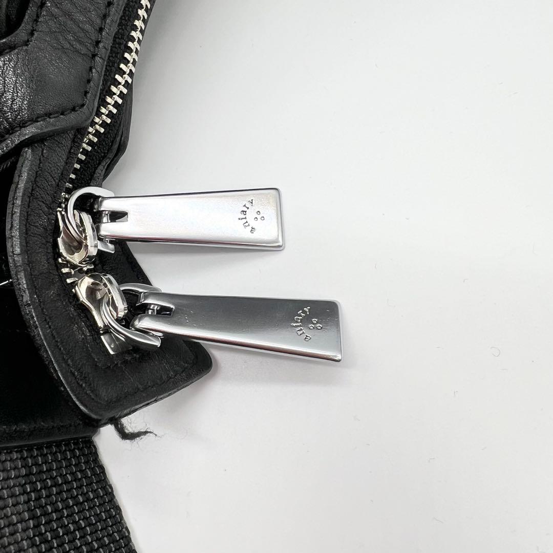 美品✨アニアリ　ボディバッグ　ハーフムーン　レザー　ブラック　バルケッタ　迷彩