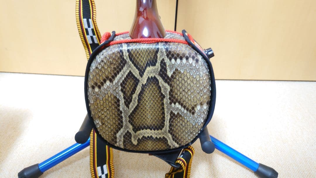 値下げ中！　極上エレキ三線　 人工＋蛇革二重張りのためメンテ不要