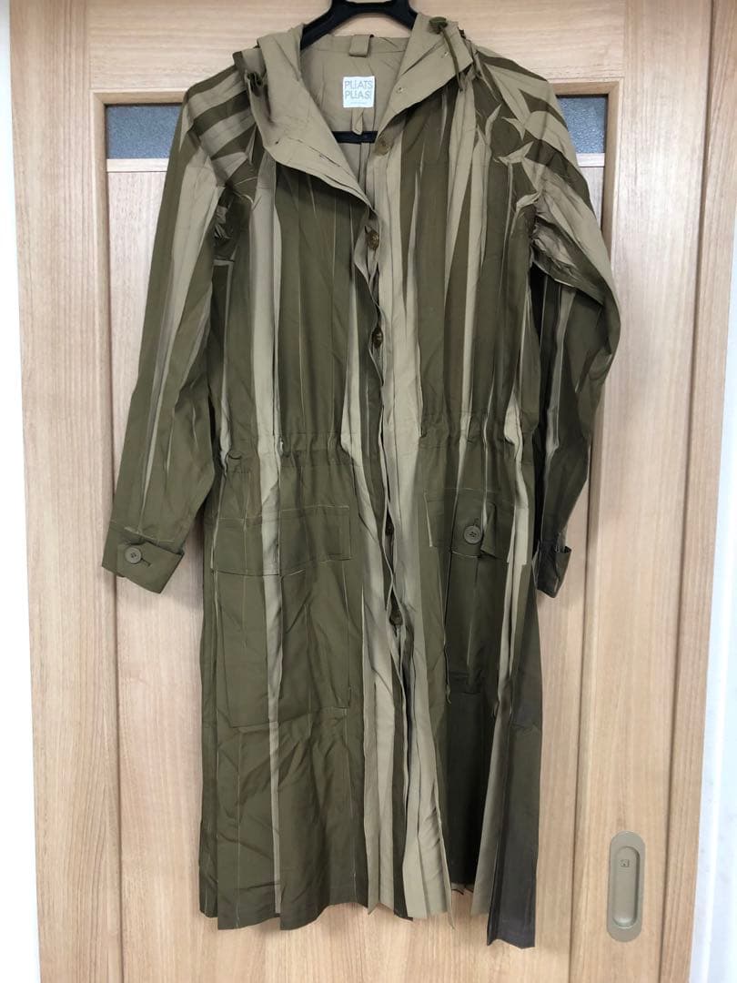 イッセイミヤケ　レインコート　サイズ3