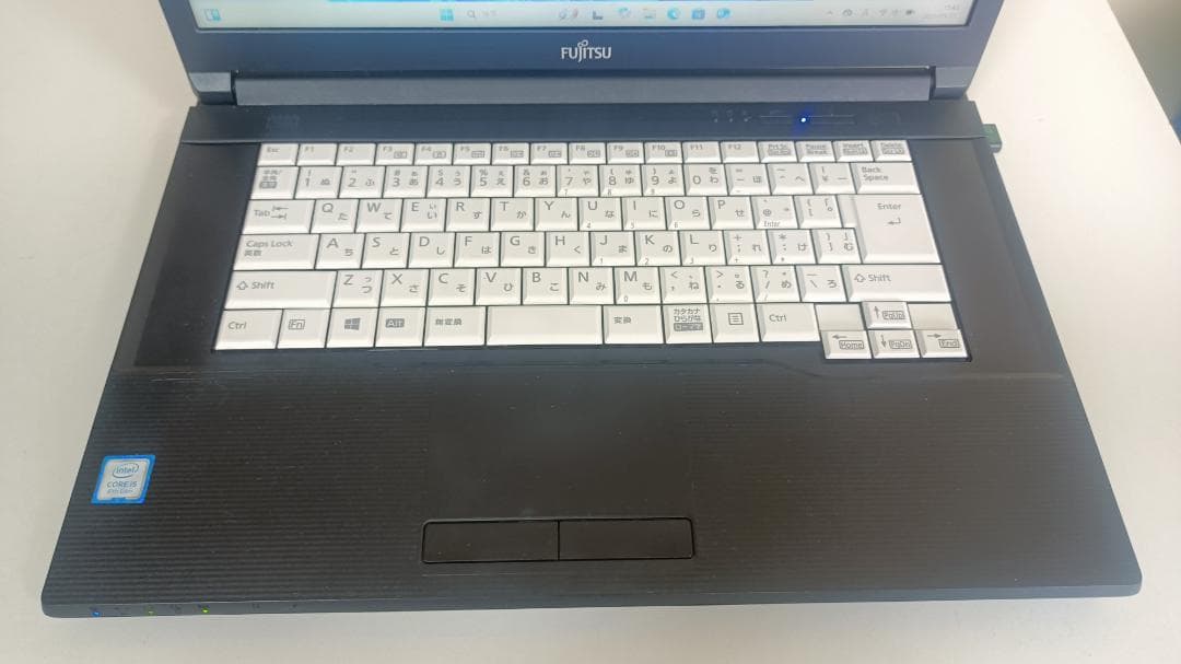 美品ノートパソコンFUJITSU第八世代Corei5 SSD256G メモリ8G