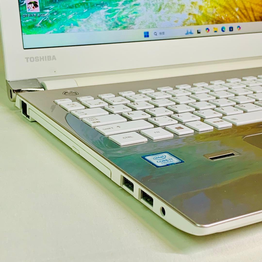 Core i7✨7世代✨SSD256GB✨16GB✨オフィス✨東芝✨薄型パソコン
