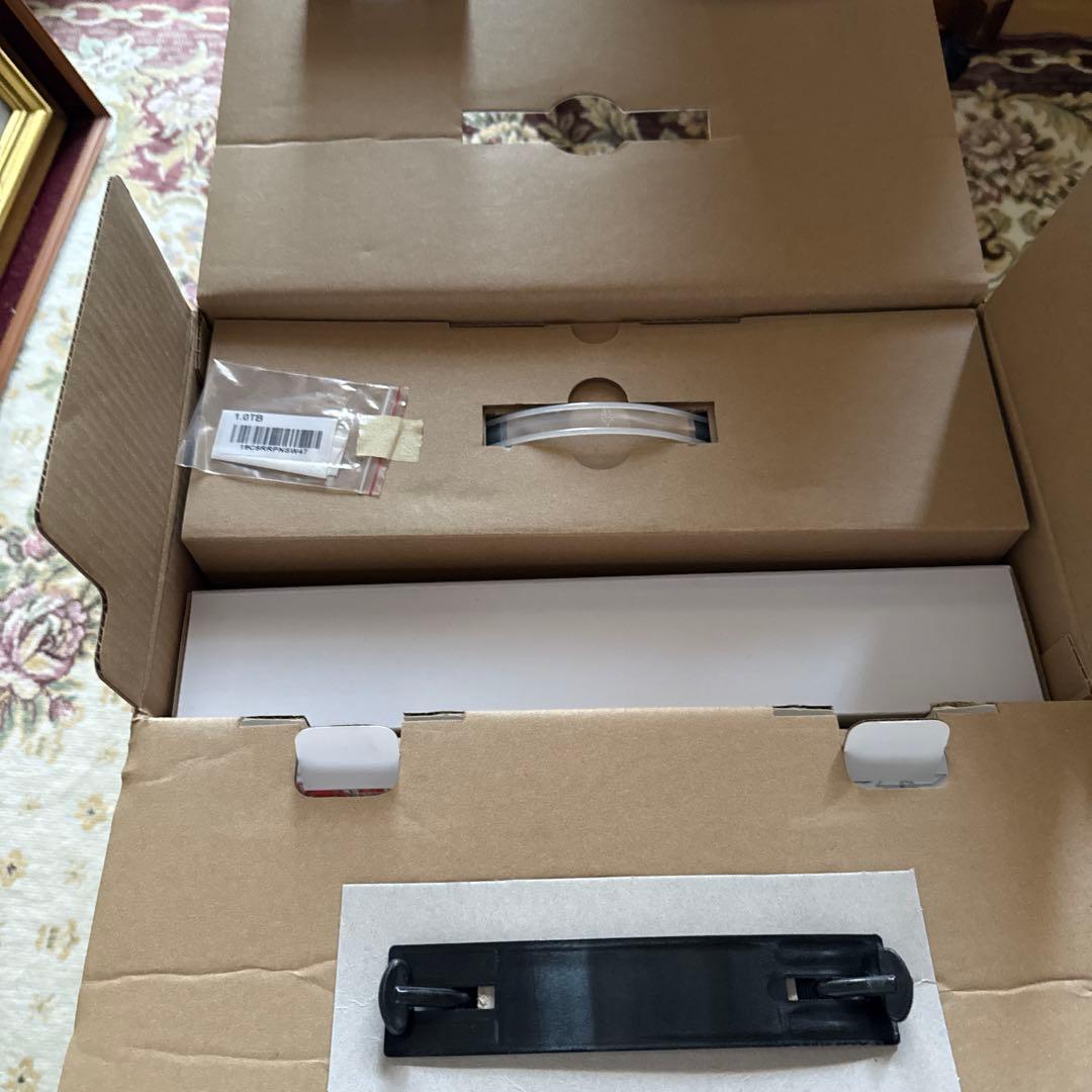 【未使用品・開封済】Q-See 防犯カメラ(QTH94-4GD-1)