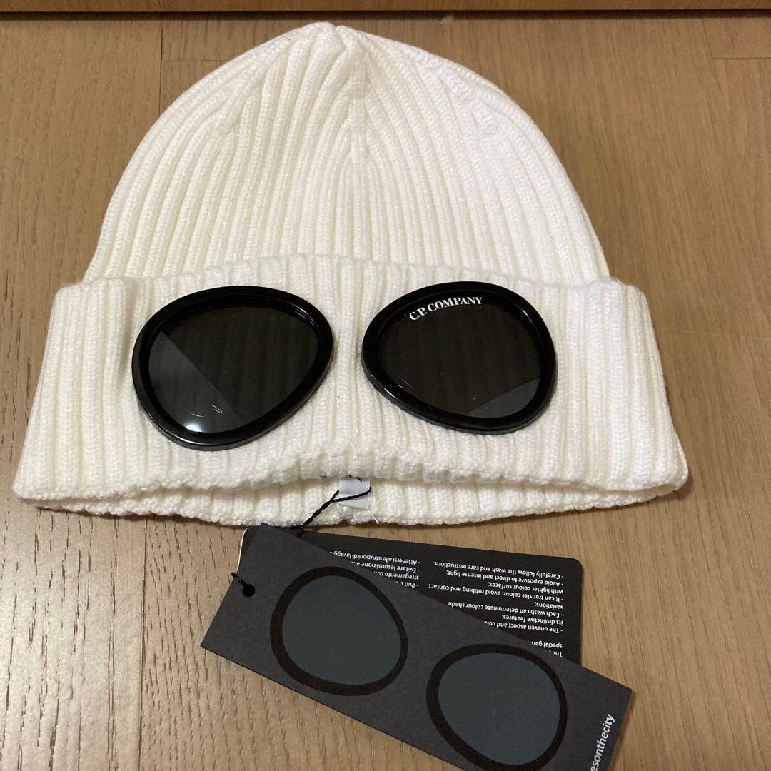 C.P. Company サングラス付きニット帽