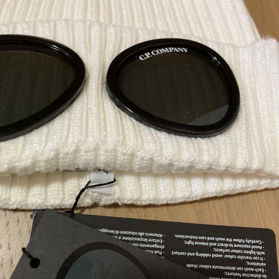 C.P. Company サングラス付きニット帽