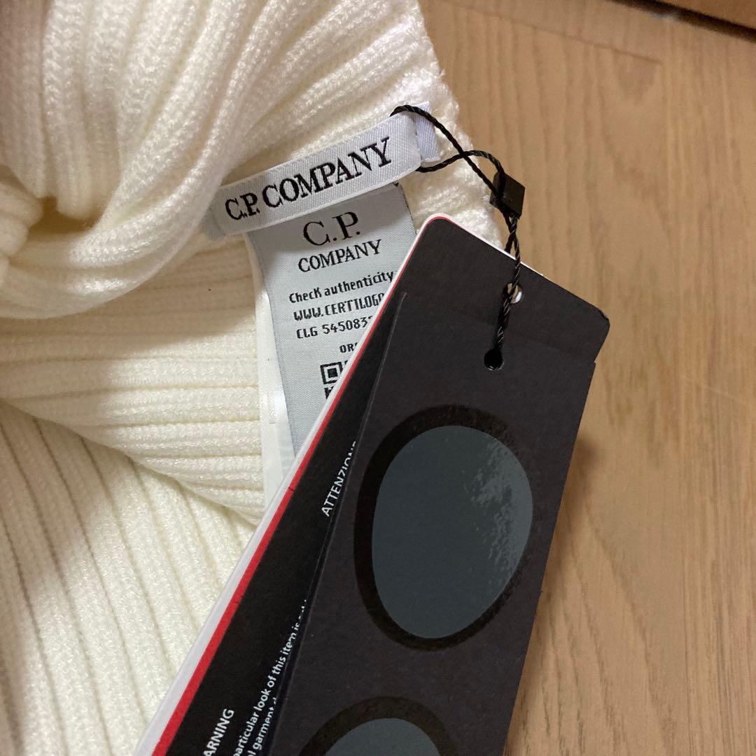 C.P. Company サングラス付きニット帽