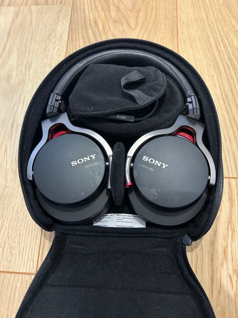 SONY 有線ヘッドホン キャリングケース付き
