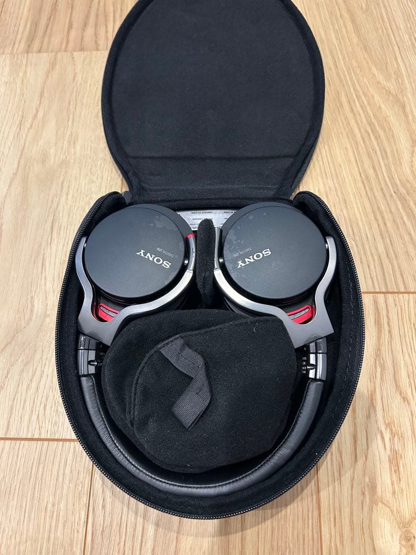 SONY 有線ヘッドホン キャリングケース付き