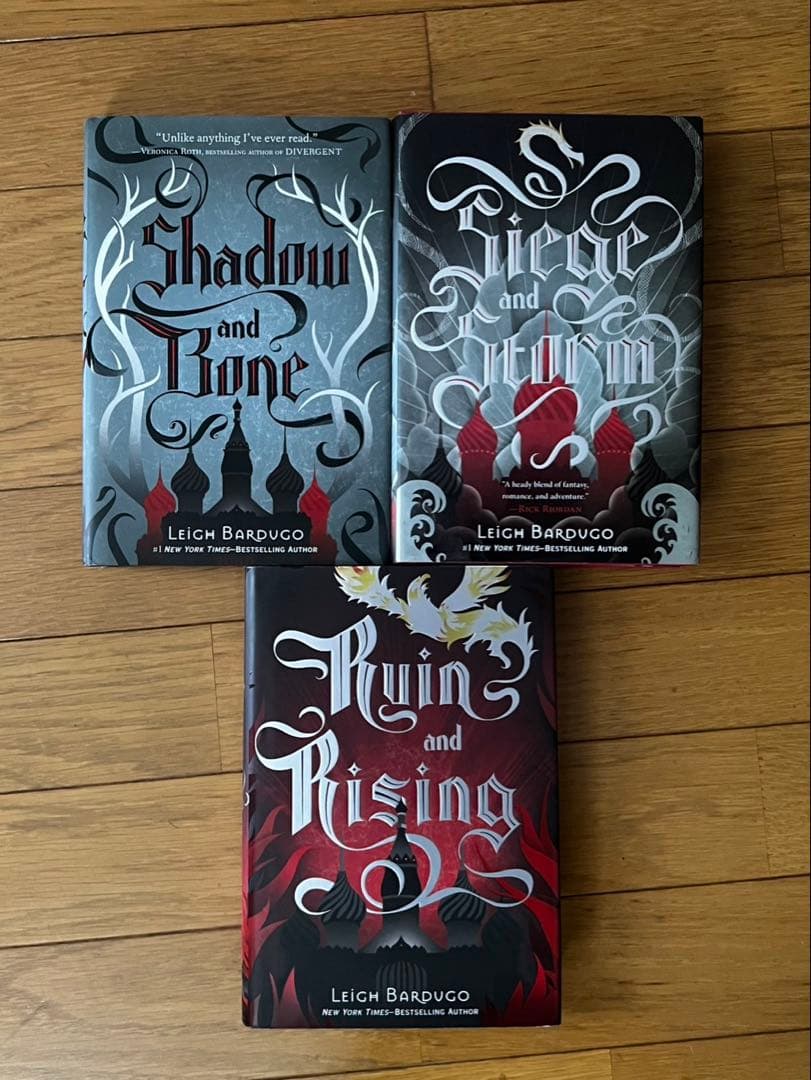 洋書 Shadow and Bone trilogy Leigh Bardugo
