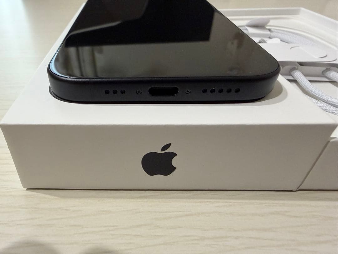 iPhone 16 ブラック 256GB