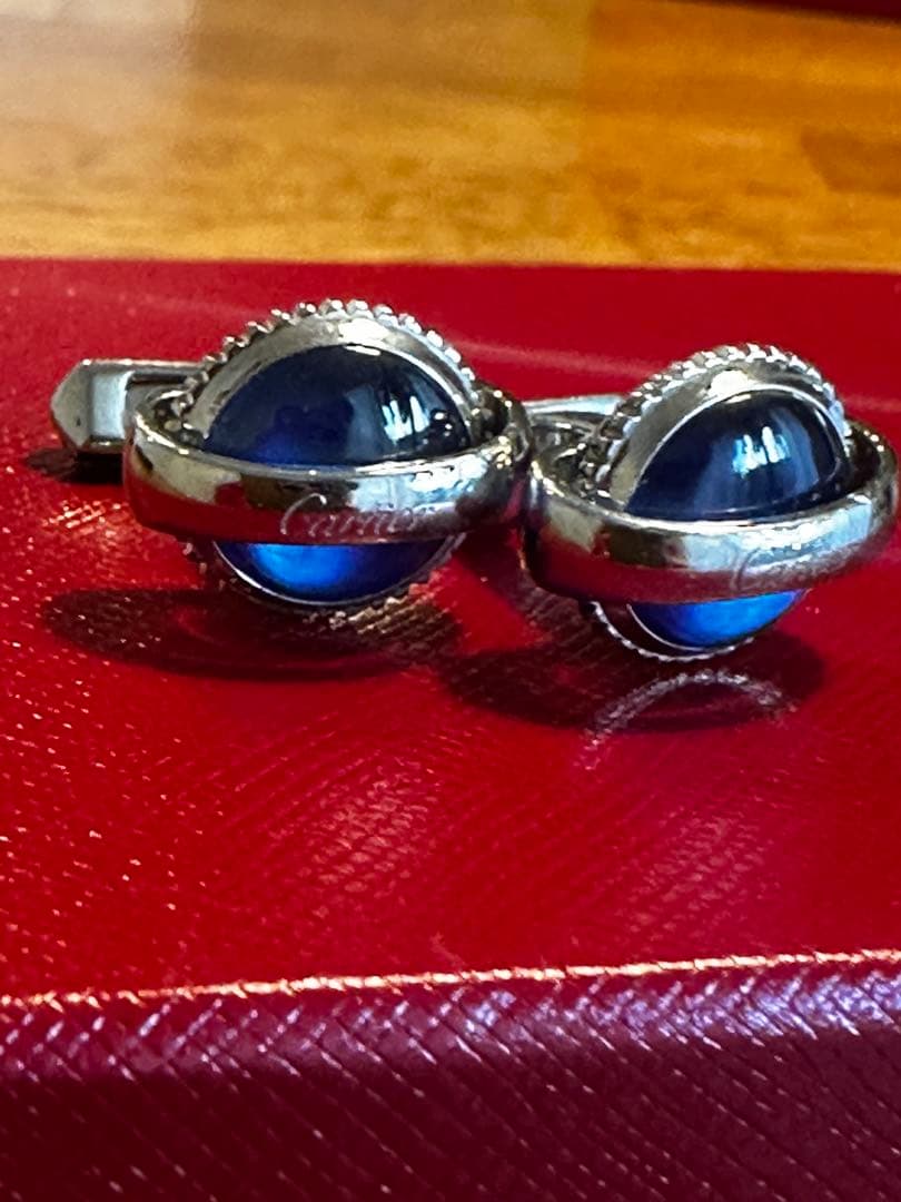 青色球体の金属製カフリンクス