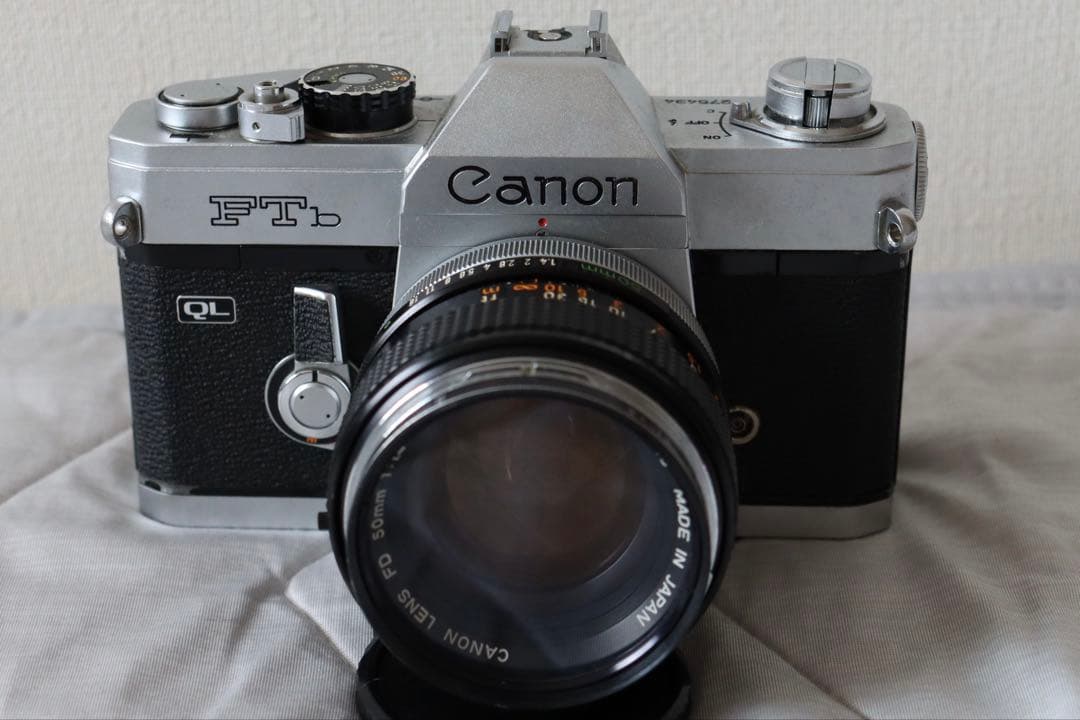 【中古品】Canon FTb（本体・レンズ2本・ストロボ・バッグ）