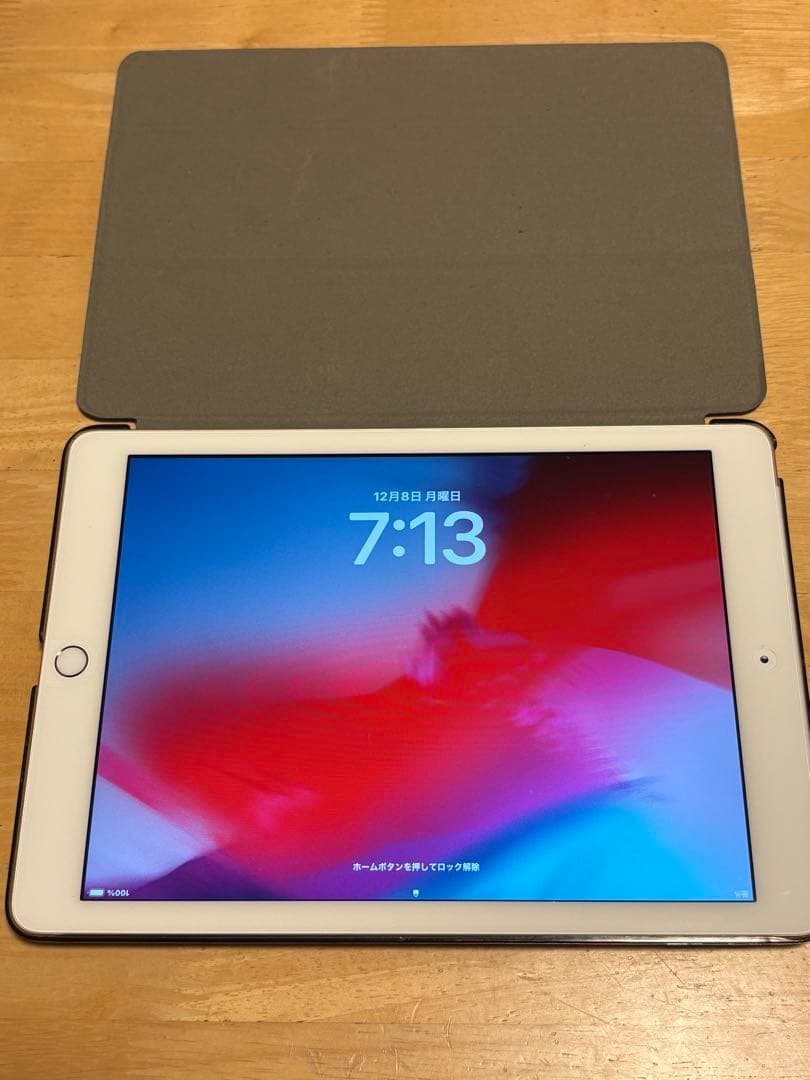 iPad (第6世代) ローズゴールド カバー付き