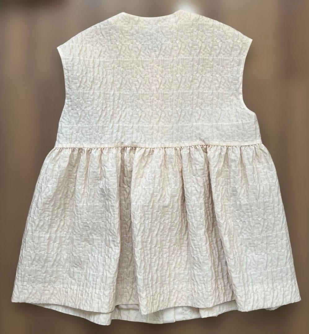 UA エアリー ドットジャカード ベスト