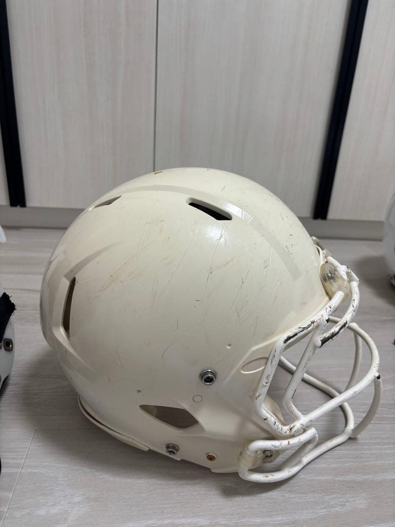 アメリカンフットボールヘルメット、ショルダーパッドセット