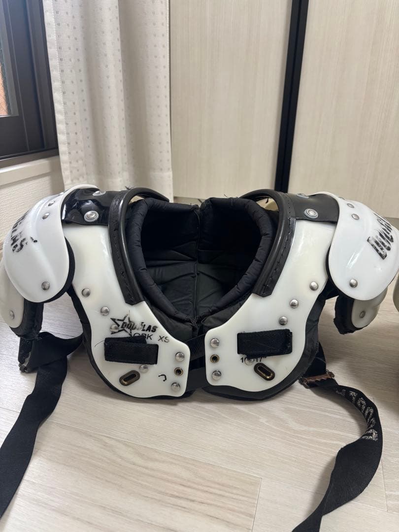 アメリカンフットボールヘルメット、ショルダーパッドセット
