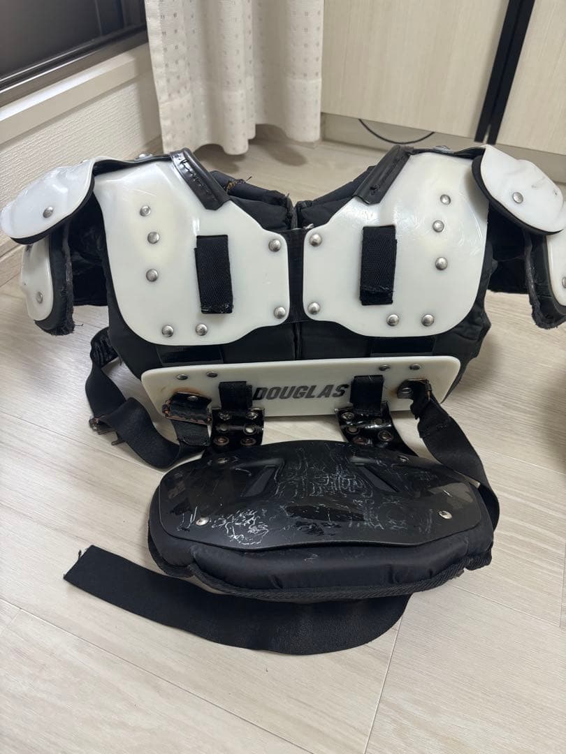 アメリカンフットボールヘルメット、ショルダーパッドセット