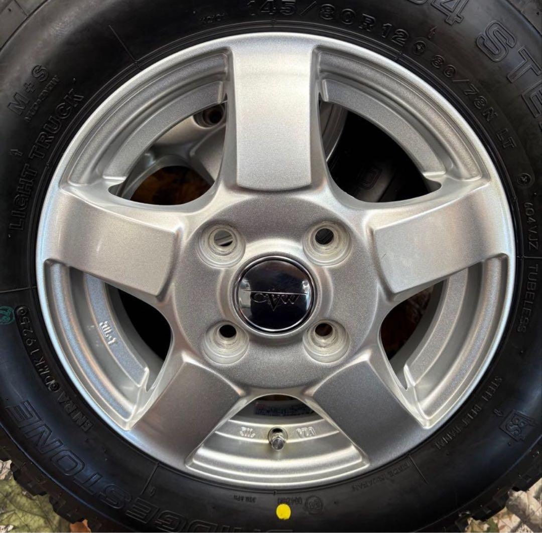 ㉛軽トラ・箱バン用の新品ゴツゴツタイヤと中古ホイールとナット付き