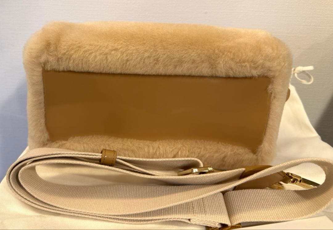 FERRAGAMO ハグバッグ　ミニ　ムートン