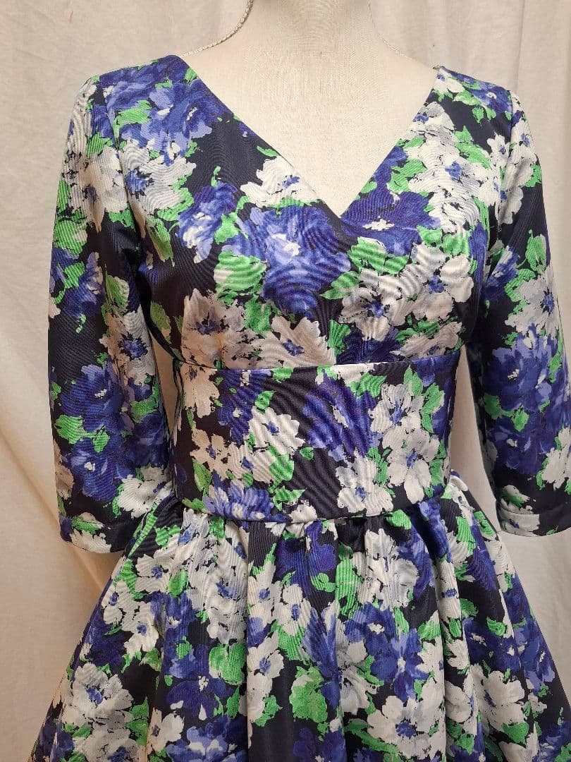 羽様 フレアワンピース