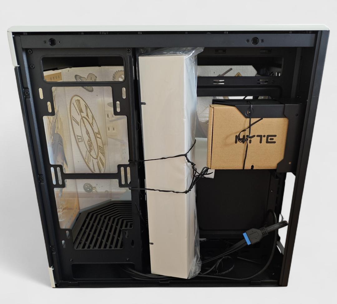 PCケース(自作PC用) HYTE Y60 OURO KRONII EDITION