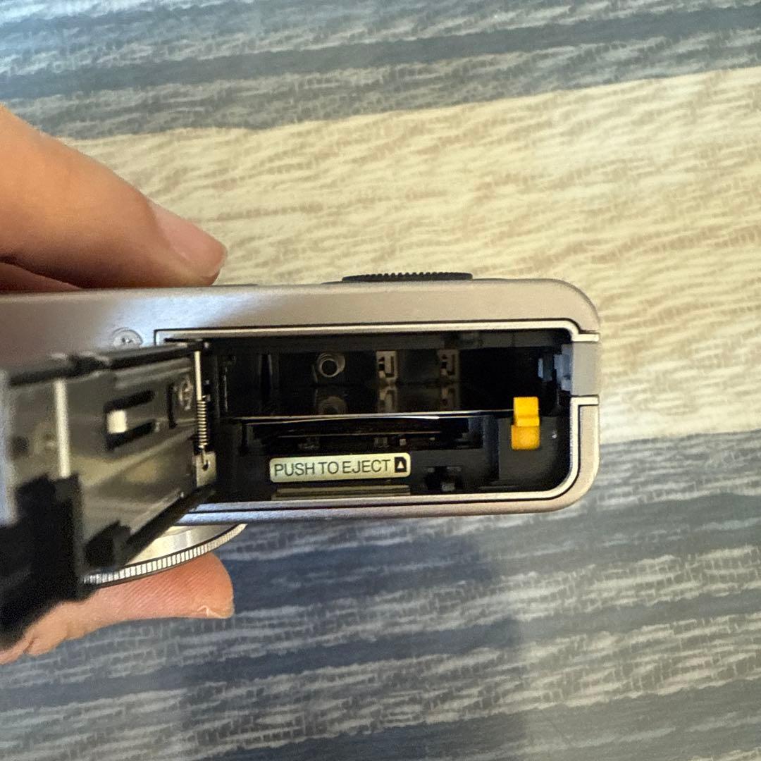 Fujifilm XF1 コンパクトデジタルカメラ レッド