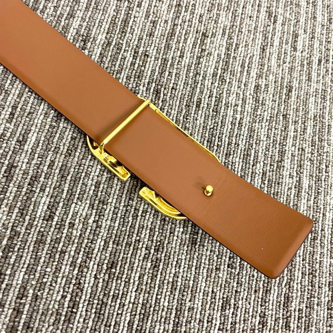 超美品　VARENTINO　ヴァレンティノ　Vロゴ　ベルト　レザー　ゴールド