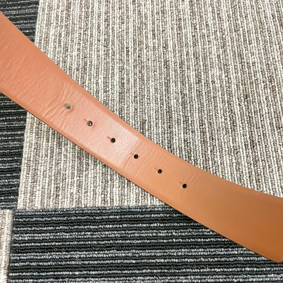 超美品　VARENTINO　ヴァレンティノ　Vロゴ　ベルト　レザー　ゴールド