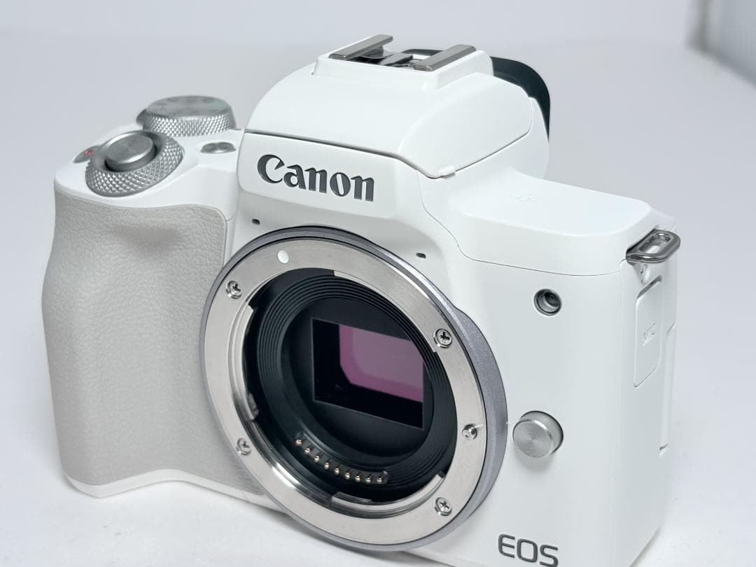 新品級 キヤノン EOS Kiss M2 ボディ ホワイト
