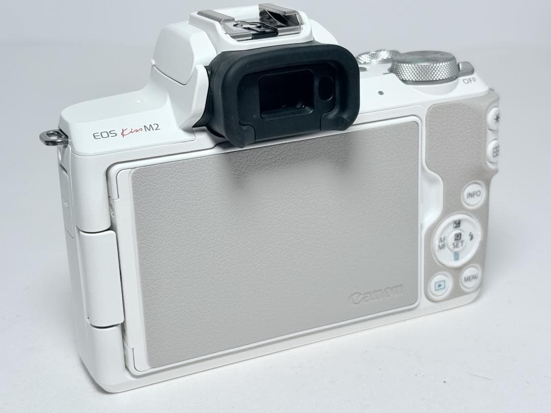 新品級 キヤノン EOS Kiss M2 ボディ ホワイト