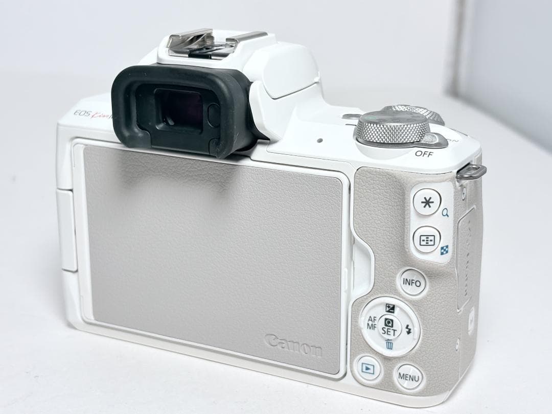 新品級 キヤノン EOS Kiss M2 ボディ ホワイト