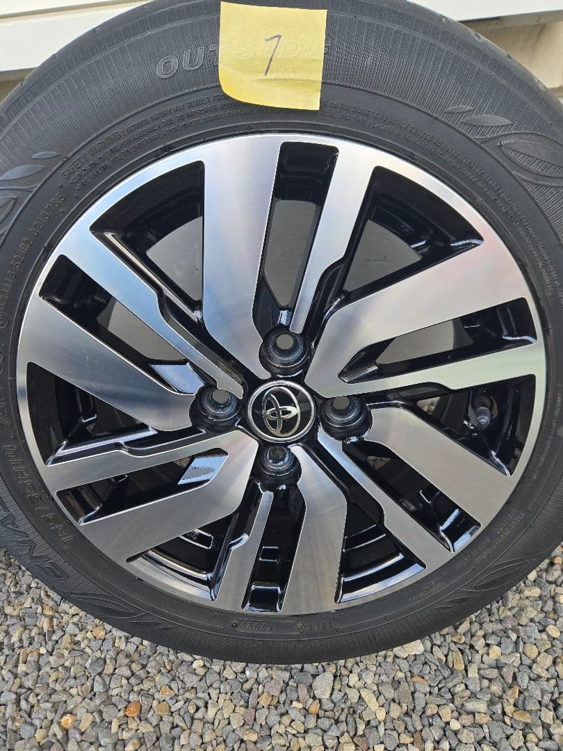 はむさん専用まとめできないので値段変更しました！トヨタルーミー純正14インチ2本