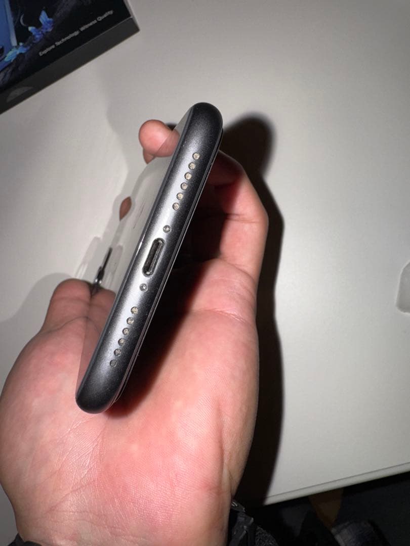 iPhone11 黒　目立つ傷なし